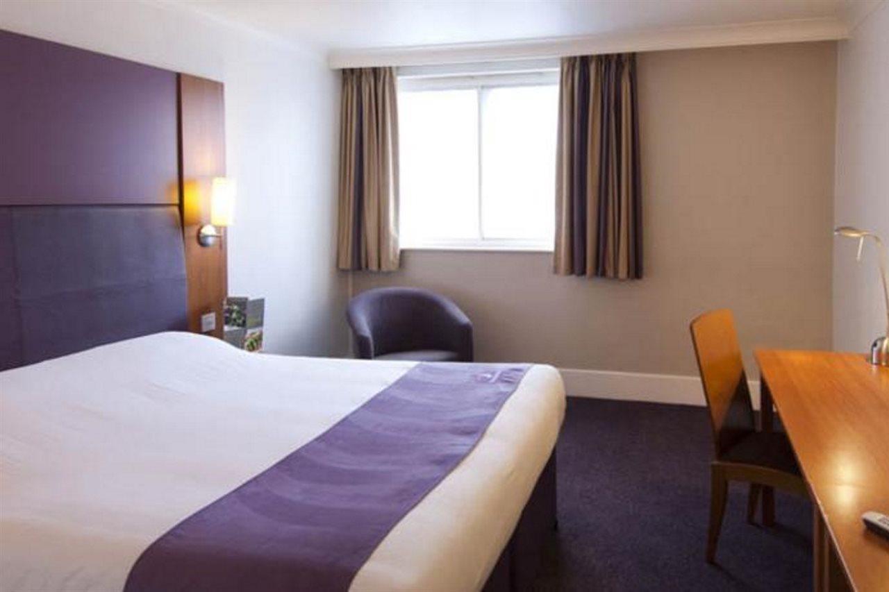 Premier Inn Dover East Esterno foto